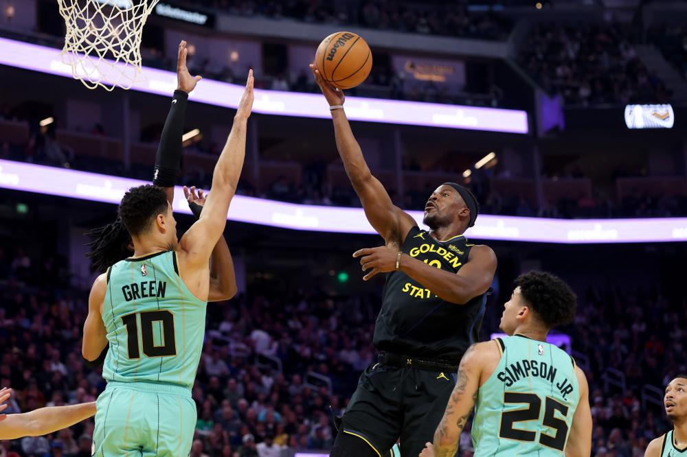 詹姆斯承担 詹姆斯承担