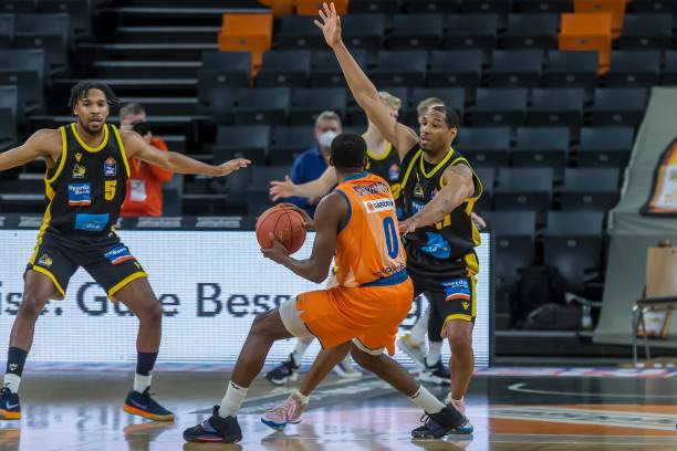 球冲出亚洲 球冲出亚洲